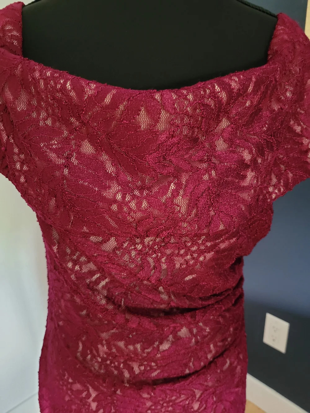NWT Le Château Berry / Burgundy Off-Shoulder Lace Cocktail Dress Size M - Picture 5 of 16